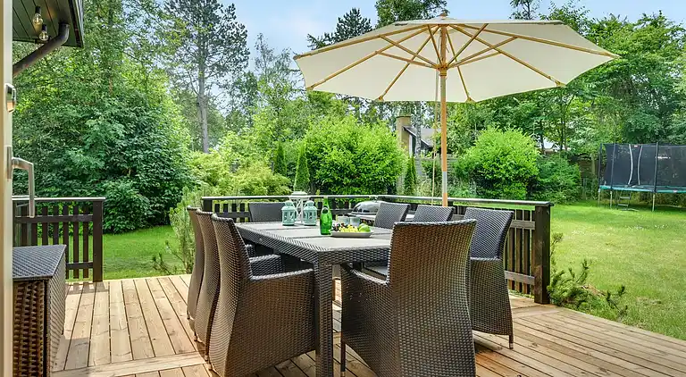 Hyggelig, renoveret  perle ved Rågeleje strand.