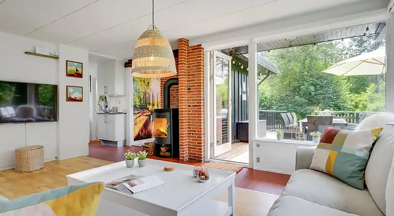 Hyggelig, renoveret  perle ved Rågeleje strand.