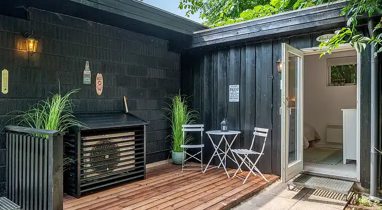 Hyggelig, renoveret  perle ved Rågeleje strand.