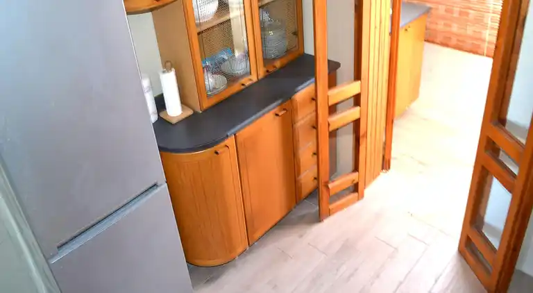 Taki-Ferienhaus im ersten Stock mit zwei Badezimmern in San