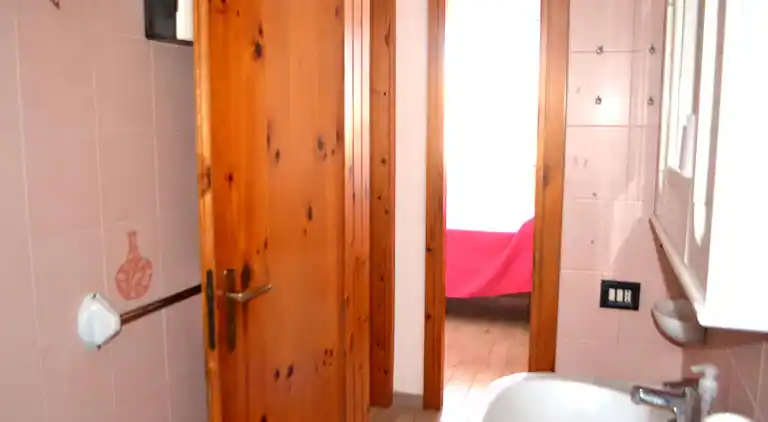 Taki-Ferienhaus im ersten Stock mit zwei Badezimmern in San