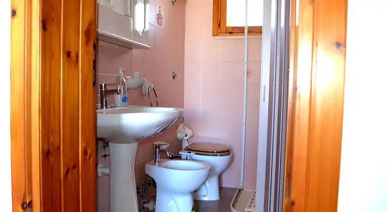 Taki-Ferienhaus im ersten Stock mit zwei Badezimmern in San