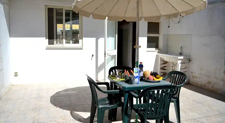 Taki-Ferienhaus im ersten Stock mit zwei Badezimmern in San