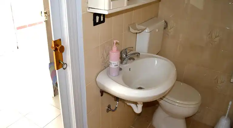 Taki-Ferienhaus im ersten Stock mit zwei Badezimmern in San