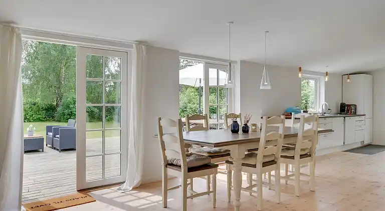 Skønt sommerhus i privat have tæt på stranden