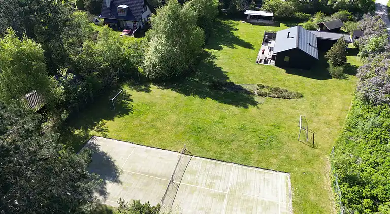 Unikt feriested med tennisbane den aktive familie