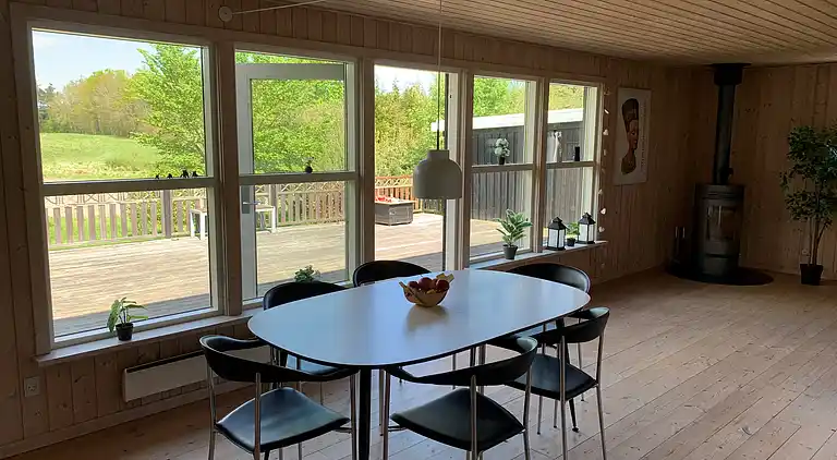 Schönes Ferienhaus mit Terrasse.