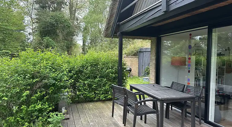 Gemütliches, reetgedecktes Ferienhaus-ladestation