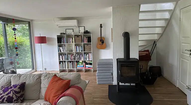 Gemütliches, reetgedecktes Ferienhaus-ladestation