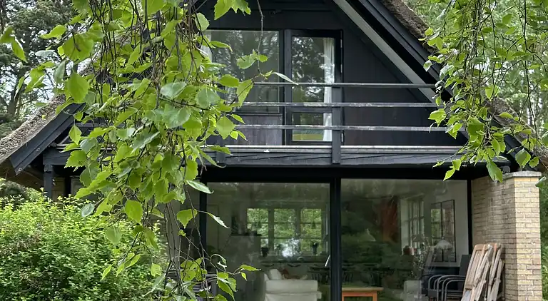 Gemütliches, reetgedecktes Ferienhaus-ladestation