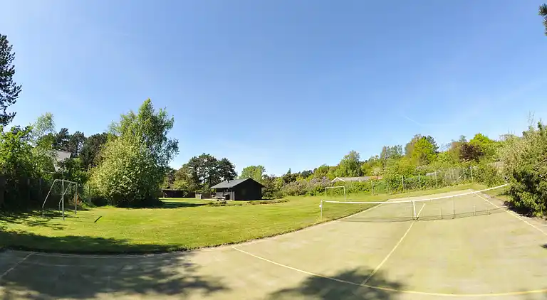 Unikt feriested med tennisbane den aktive familie