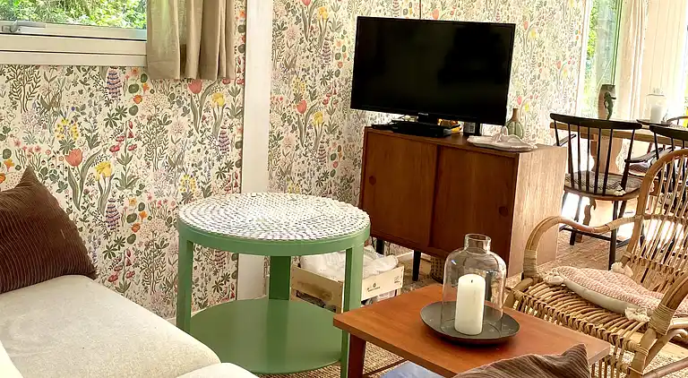 Hygge og ro i nænsomt renoveret sommeridyl