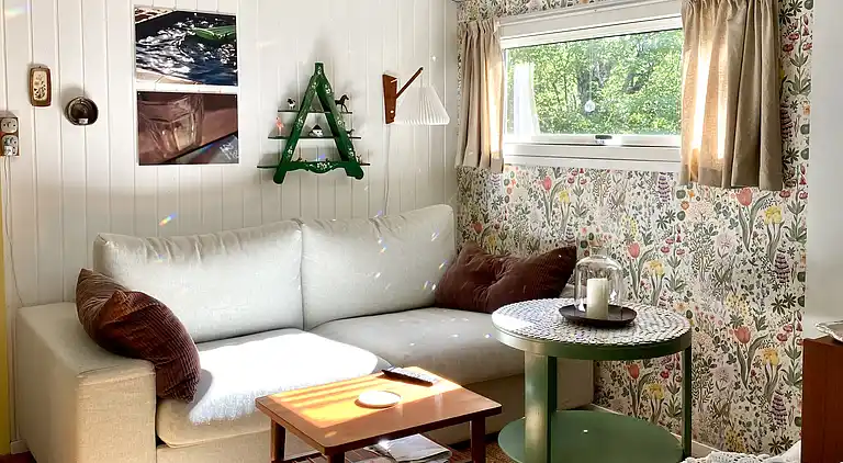 Hygge og ro i nænsomt renoveret sommeridyl