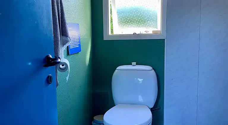 Hygge og ro i nænsomt renoveret sommeridyl