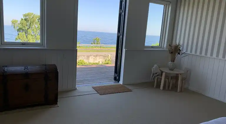 Nyt stråtag - smuk udsigt til hav og  klipper