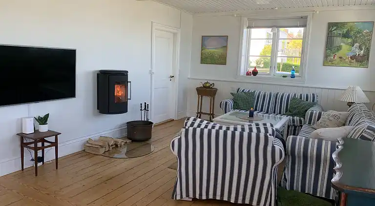 Nyt stråtag - smuk udsigt til hav og  klipper