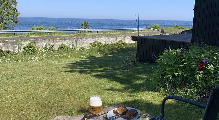 Nyt stråtag - smuk udsigt til hav og  klipper