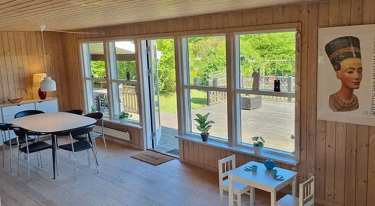 Schönes Ferienhaus mit Terrasse.