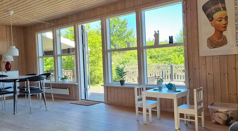 Schönes Ferienhaus mit Terrasse.