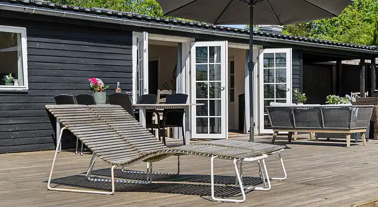 Skønt sommerhus i privat have tæt på stranden