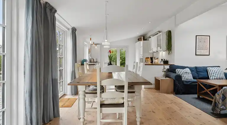 Skønt sommerhus i privat have tæt på stranden