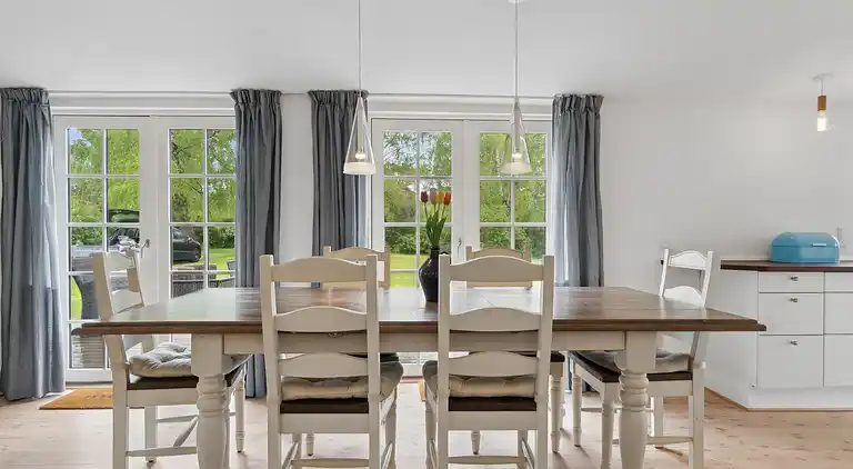 Skønt sommerhus i privat have tæt på stranden