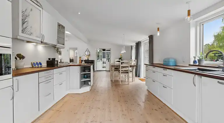 Skønt sommerhus i privat have tæt på stranden