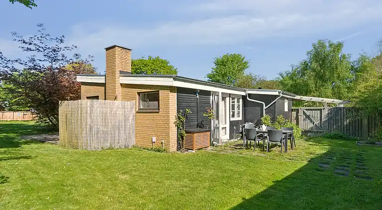 Geräumiges Ferienhaus mit Pool.