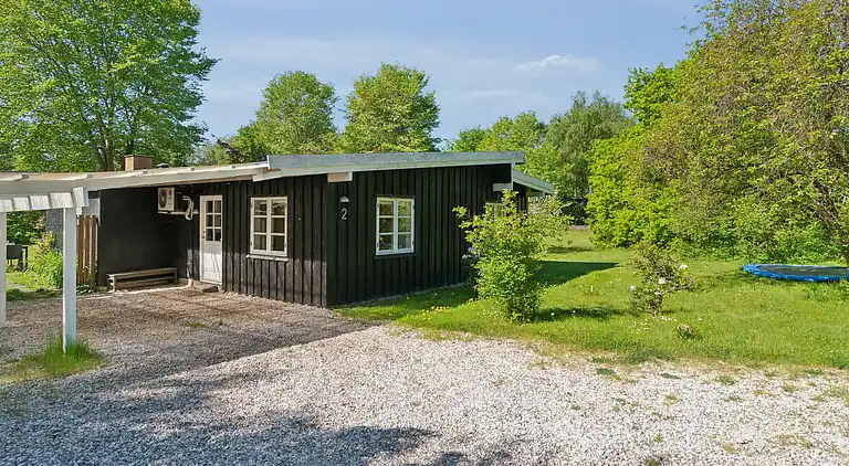 Geräumiges Ferienhaus mit Pool.