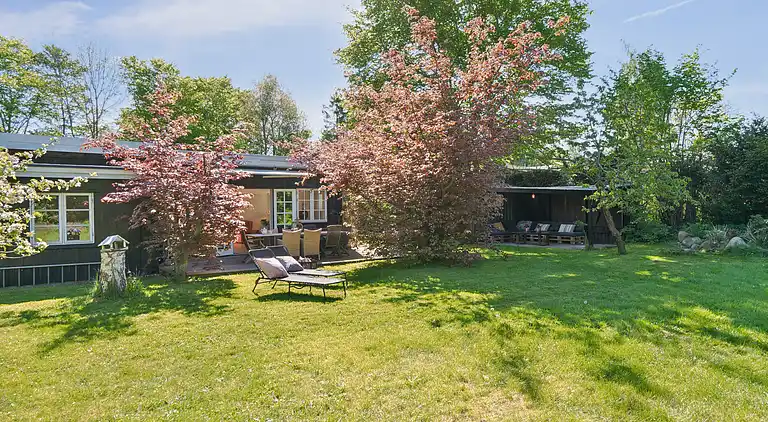 Geräumiges Ferienhaus mit Pool.