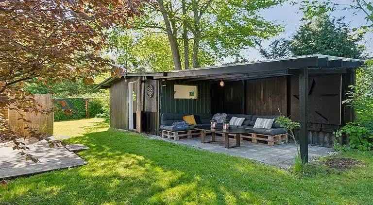 Geräumiges Ferienhaus mit Pool.