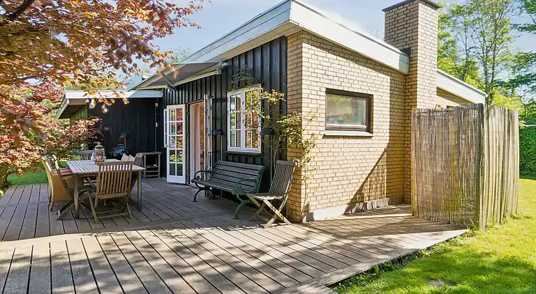 Geräumiges Ferienhaus mit Pool.