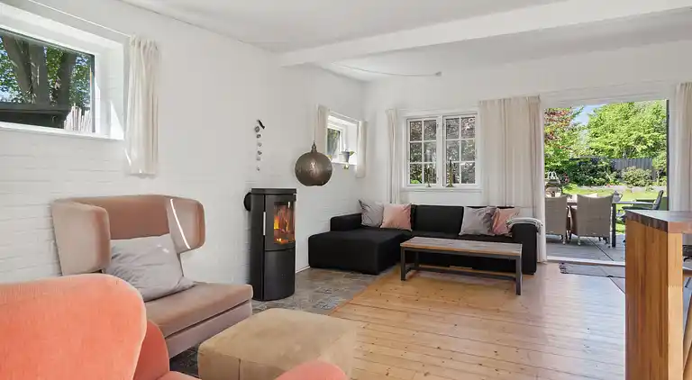 Geräumiges Ferienhaus mit Pool.