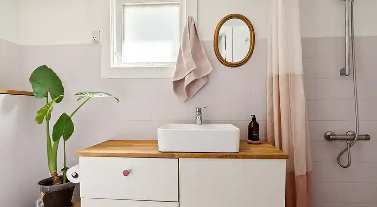 Geräumiges Ferienhaus mit Pool.