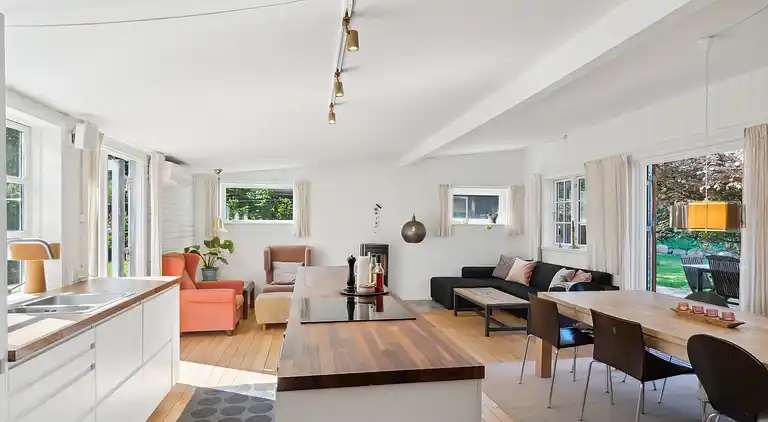 Geräumiges Ferienhaus mit Pool.