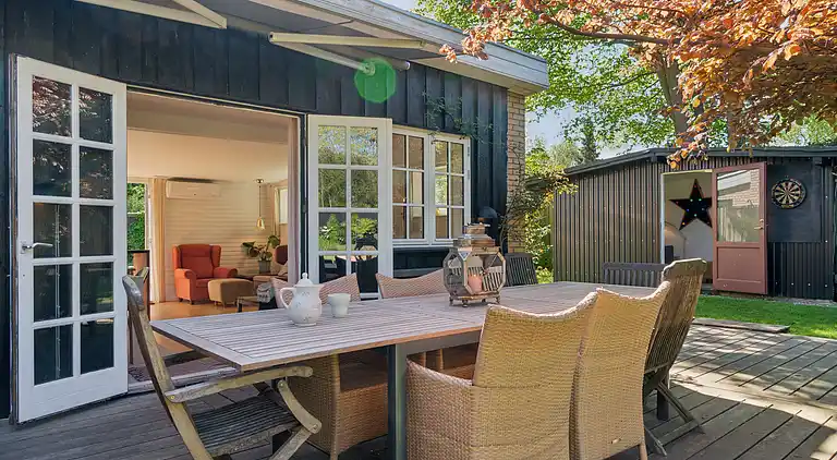 Geräumiges Ferienhaus mit Pool.