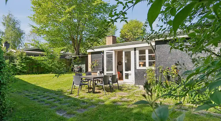 Geräumiges Ferienhaus mit Pool.