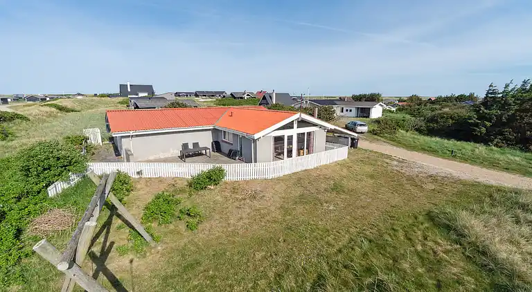 Pool house close to the coast