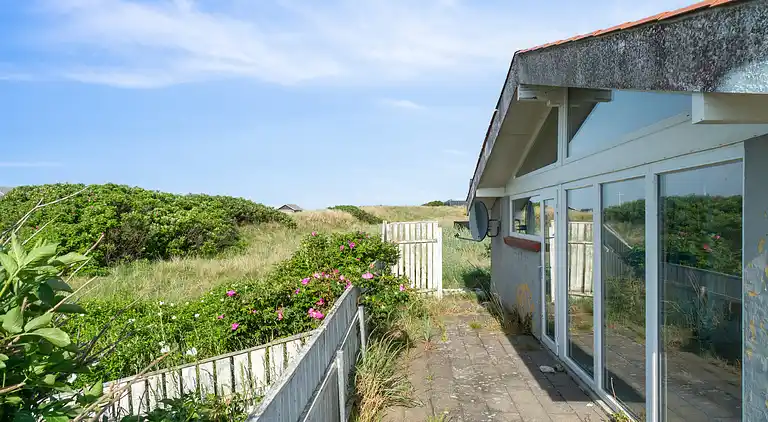 Pool house close to the coast