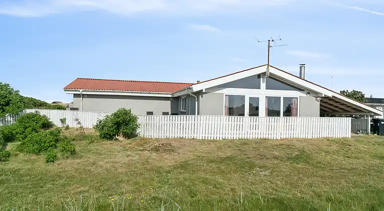 Pool house close to the coast