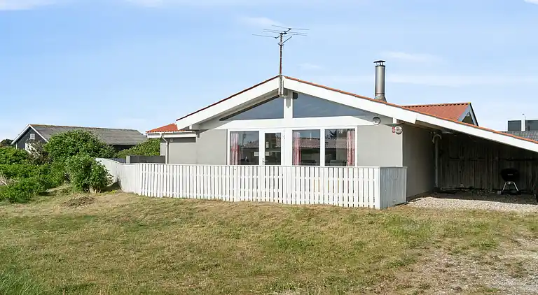 Pool house close to the coast