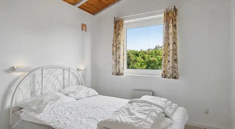 Pool house close to the coast