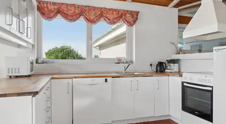 Pool house close to the coast