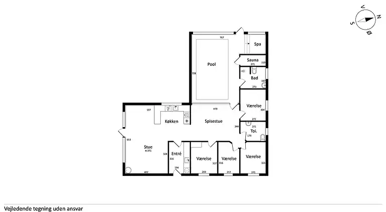 Pool house close to the coast