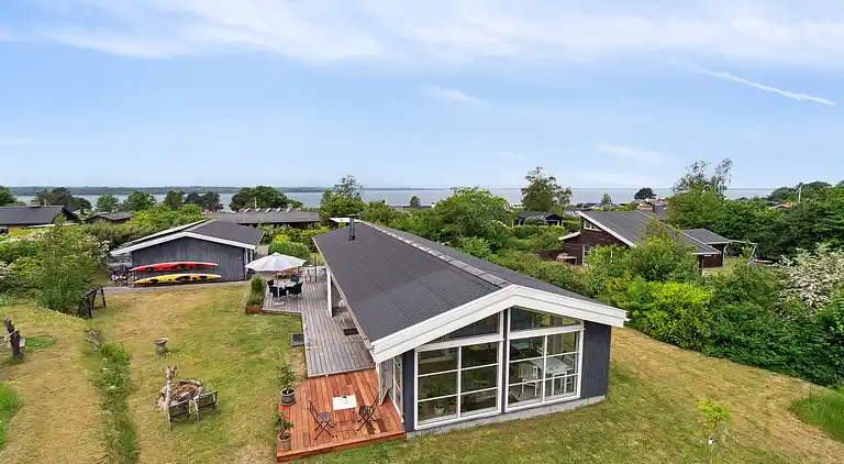 Skønt og stort sommerhus nær ved Roskilde Fjord