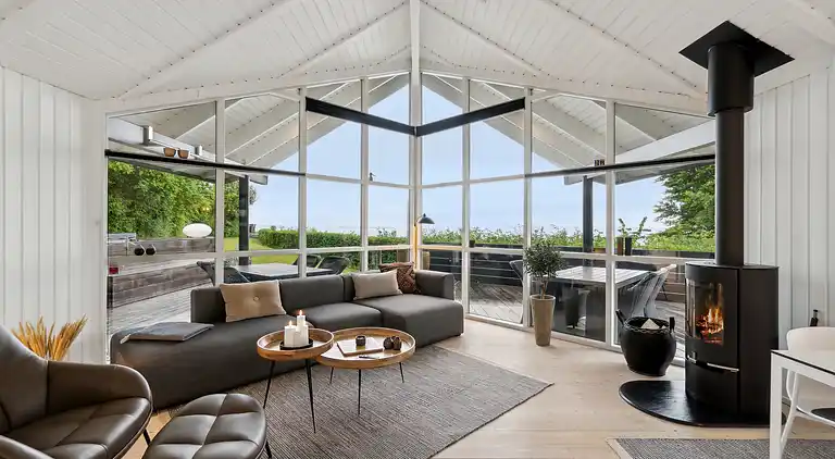 Lækkert sommerhus med panoramaudsigt og udespa