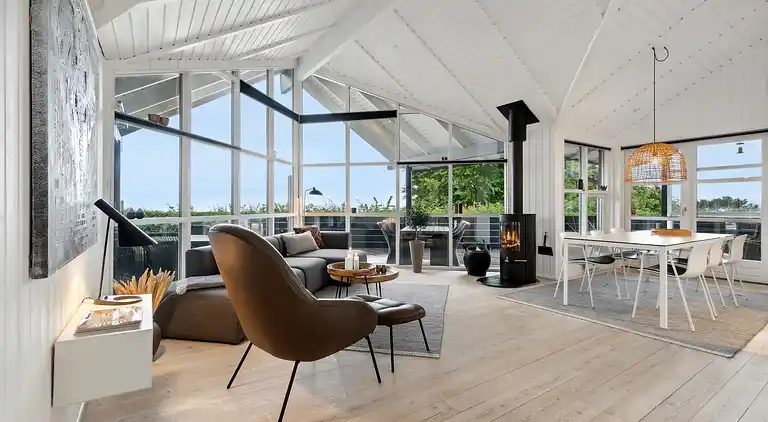 Lækkert sommerhus med panoramaudsigt og udespa