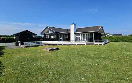 Cozy and modern holiday home with all equipment