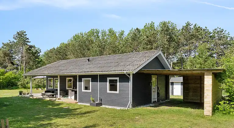 Hyggeligt sommerhus med vildmarksbad