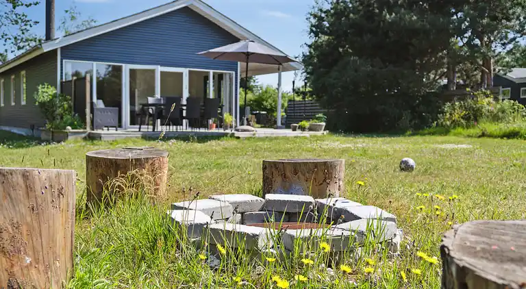 Hyggeligt sommerhus med vildmarksbad